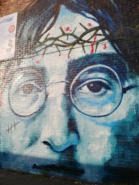 Τα must see αξιοθέατα στο Liverpool - John Lennon as christ, street art in Liverpool